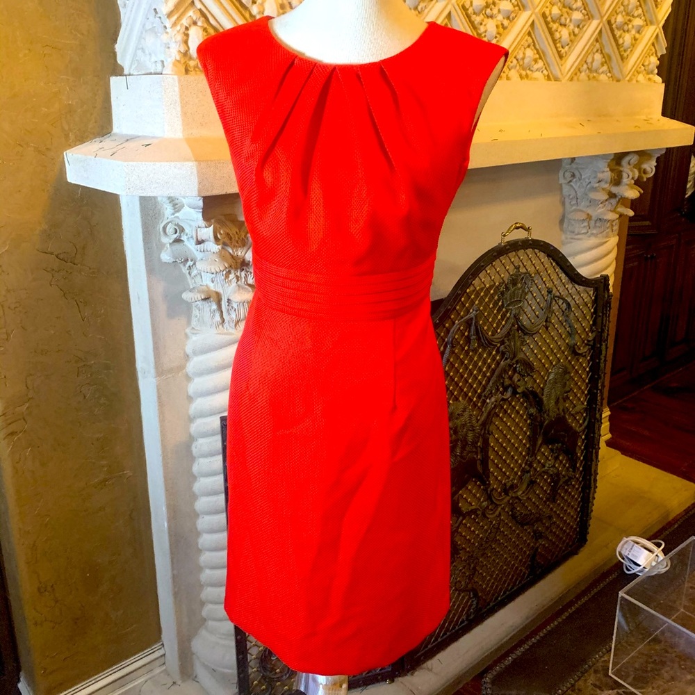 Beautiful dress by Tahari for Arthur Levine